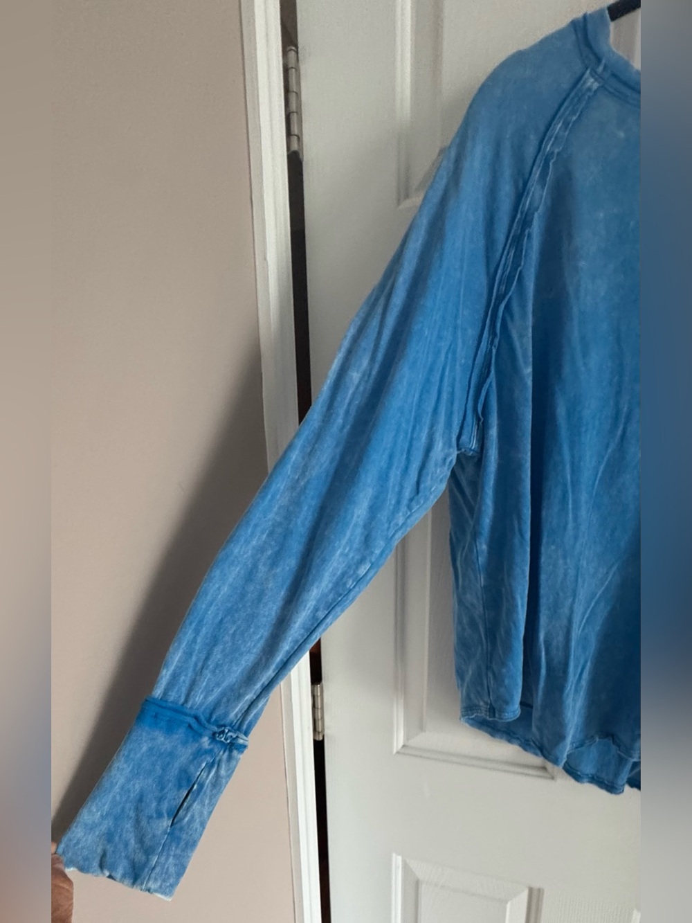 Zenana Outfitters Washed Blue Long-Sleeve Pullover With Thumb Holes. NWOT - Picture 5 of 10